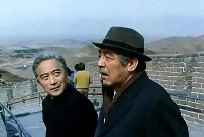 有一部中国和日本合拍的电影，由孙道临主演的，片名是，一盘没有下完的棋，演绎了日本