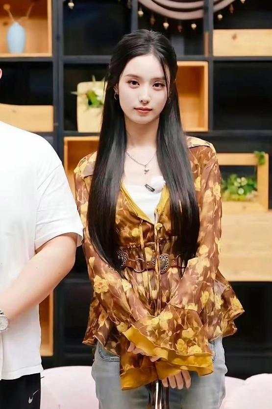 本想着当明星，没想到直接当了明星的老板娘，真是娱乐圈幸运儿！