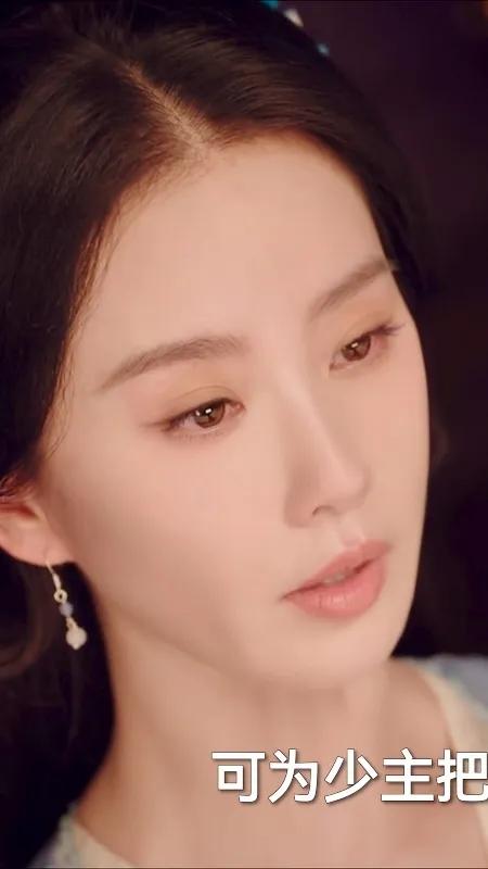 确实像盲人！第一次这么深刻地get到别人说盲人演技，之前刘诗诗一直被吐槽两眼