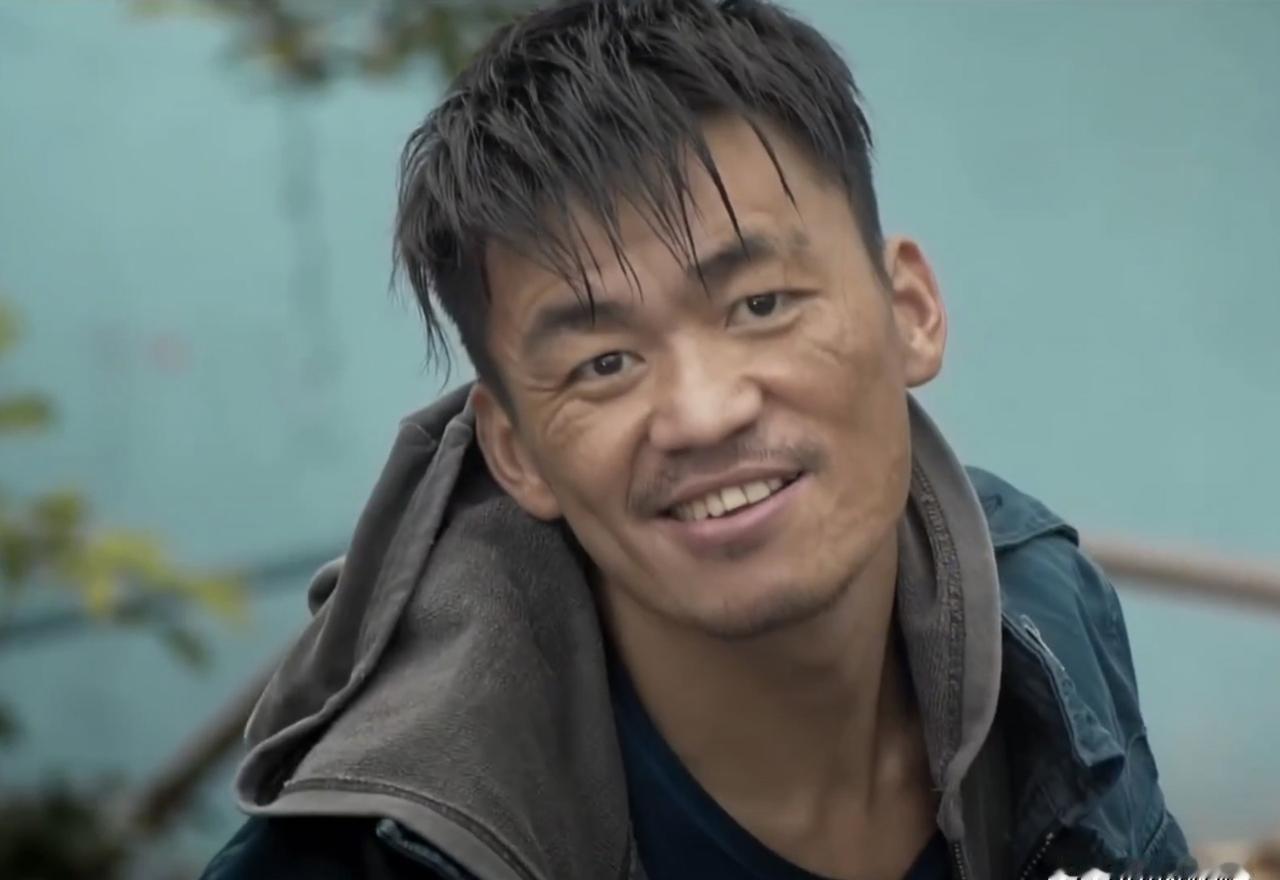 吴京拿着《镖人》的剧本，接连被两个最合适的人拒绝。他第一个找的是王宝强。电话