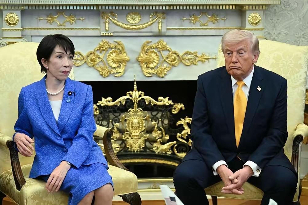 假如再次发生战争，我们必须坚持的两个原则：第一，绝对不能在我们自己的领土上打，第