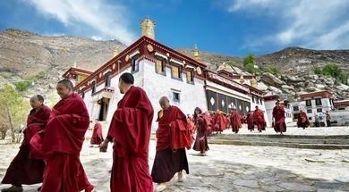 西藏的问题，唐朝整不明白，元朝整不明白，明朝也整不明白，但是硬是让清朝给整明白了