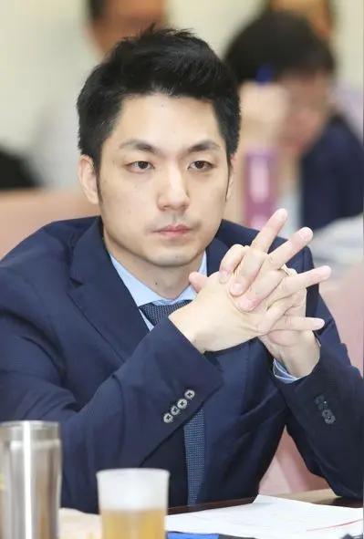 不认自己是中国人，还好意思惦记迁祖坟？最近蒋万安想迁浙江奉化章氏先祖祖坟回
