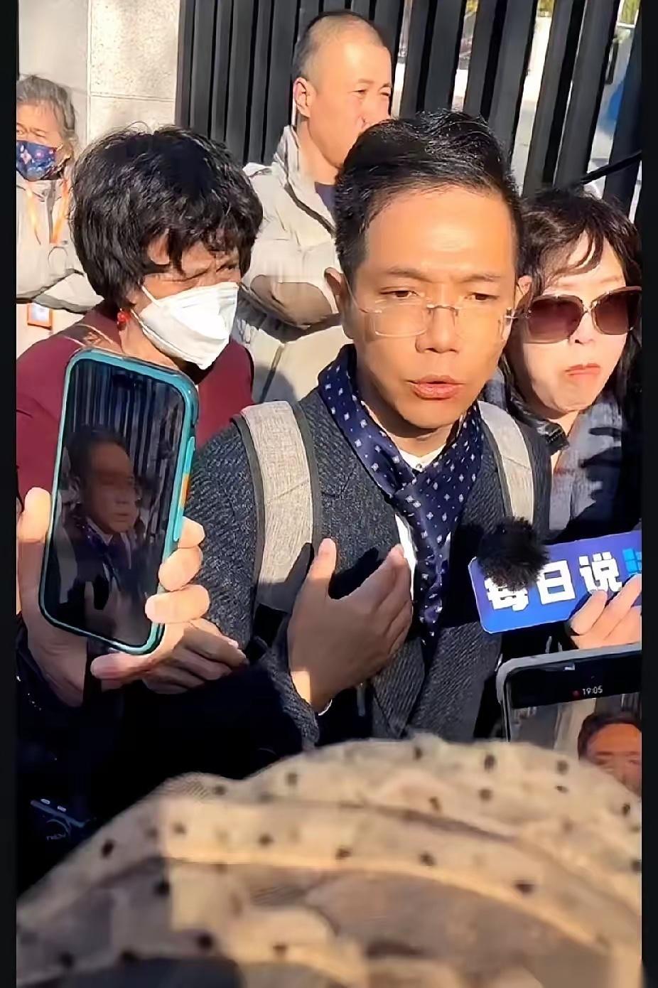 见过离谱的没见过这么离谱的！打官司当儿戏，当庭撤诉还指着律师放狠话“出来就举