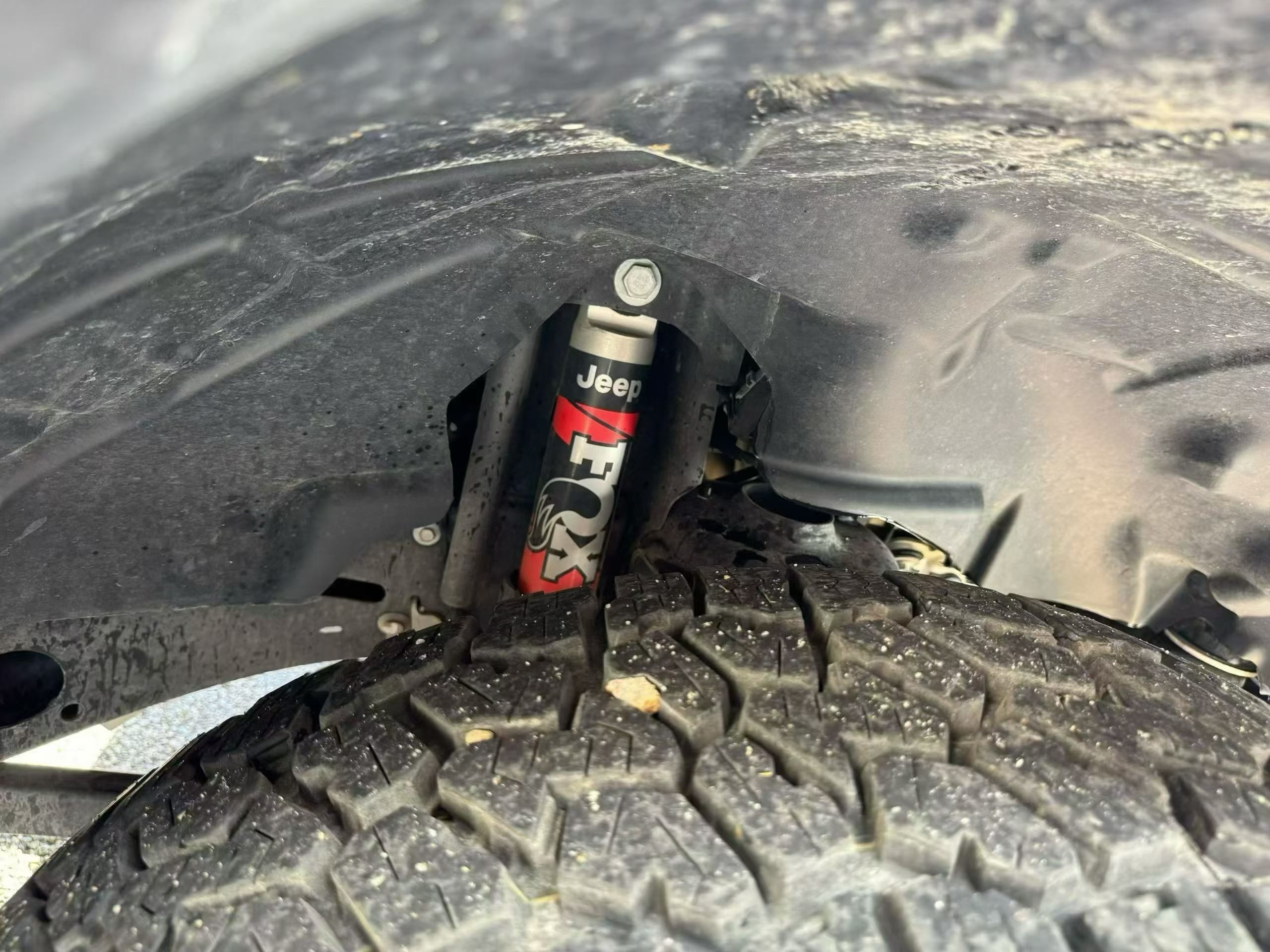 真正的自由，是既能穿梭城市烟火，也能奔赴山野远方。这台加版角斗士，23年上牌，仅