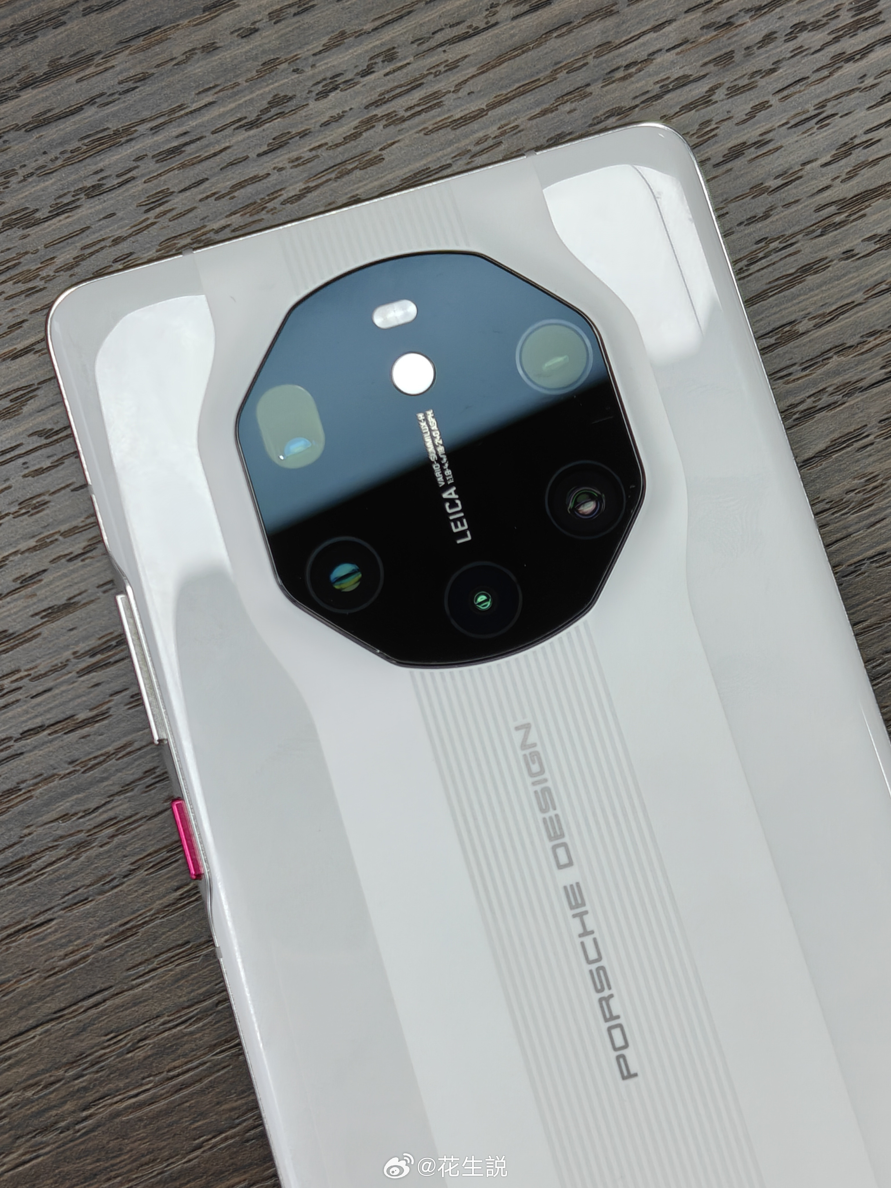 还有人记得Mate40保时捷设计上独有的测温功能吗体温和物体的温度都能测量，虽