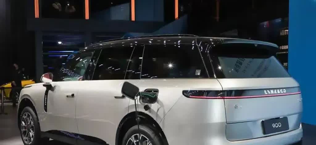 一觉醒来，车企炸锅了！2025年汽车补贴政策来了！1，购车6万元（含，下同