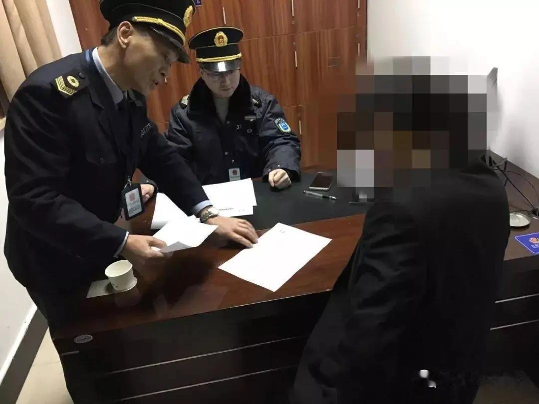 一、事件核心速览（深圳公交站劝阻吸烟，4.24）1. 起因：王女士劝阻陈某