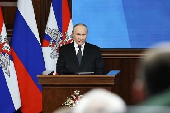 12月18日，俄罗斯《消息报》报道:“普京昨天在俄国防年度会议上发表强硬讲话，将