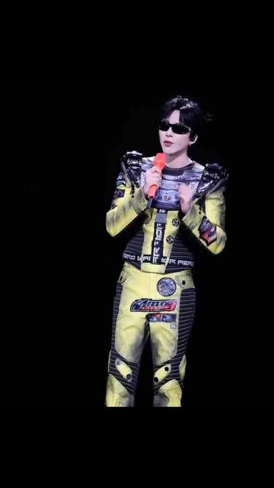 刘宇宁没吃火锅，刘宇宁成都演唱会直拍。昨天本来我每次演唱会前一天都要联排，也就