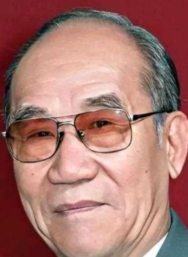 养逆子的后果一位威望隆尊，几乎称得上相声界的天花板的人——侯宝林大师，死后的第