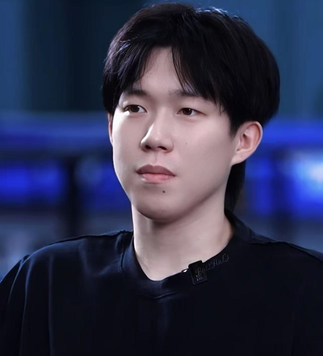 一次采访，主持人问王楚钦职业生涯有什么规划王楚钦笃定地说暂定洛杉矶，不是