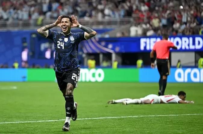 随着阿根廷2-1英格兰，顺利进入决赛，我想说的是：1、阿根廷有机会卫冕阿根廷