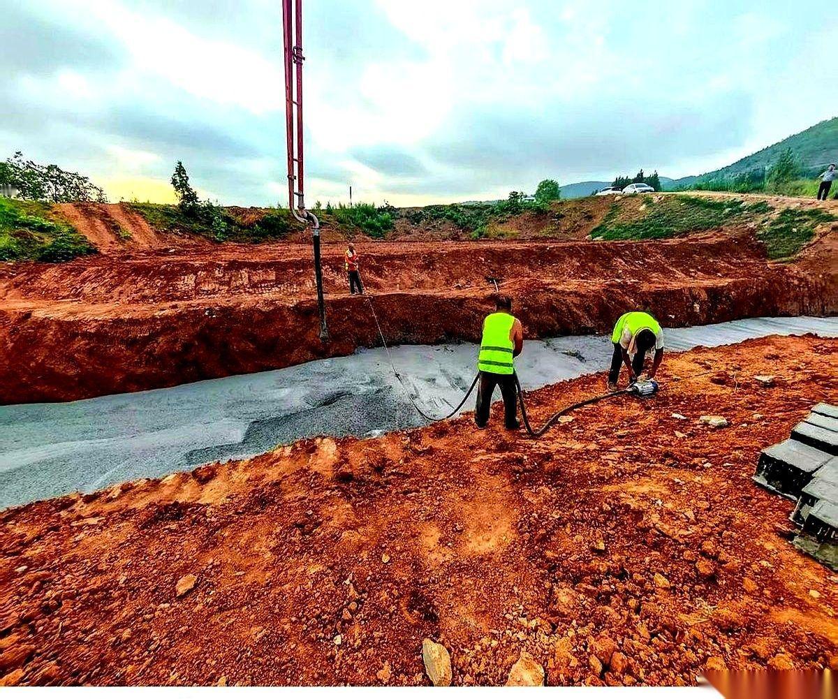 我今天算是开了眼了。一张15亿项目的组织架构图，好家伙，那叫一个群星璀璨。项