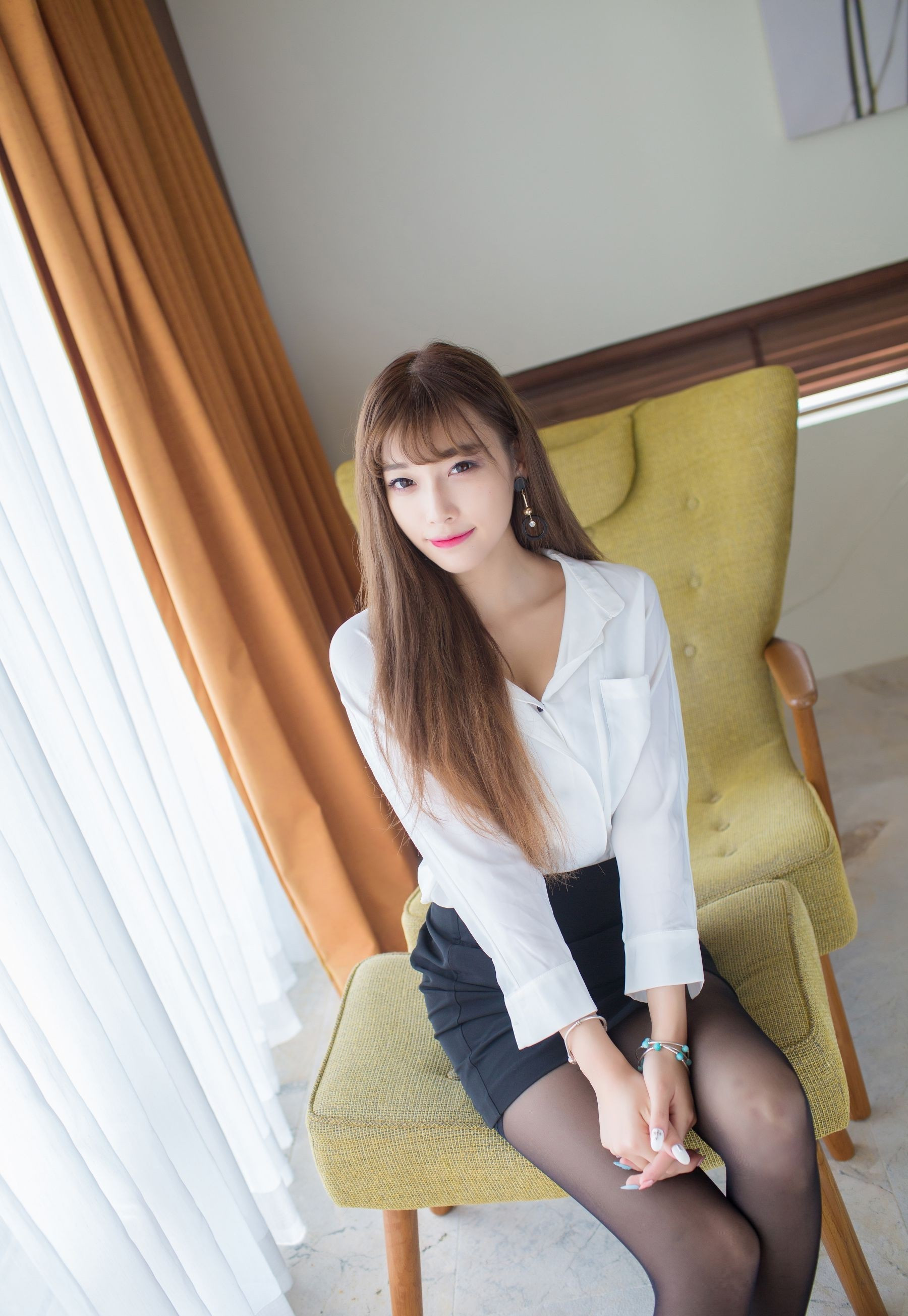 黑白配的穿搭绝对不会让你出错，轻松穿出职场女神范