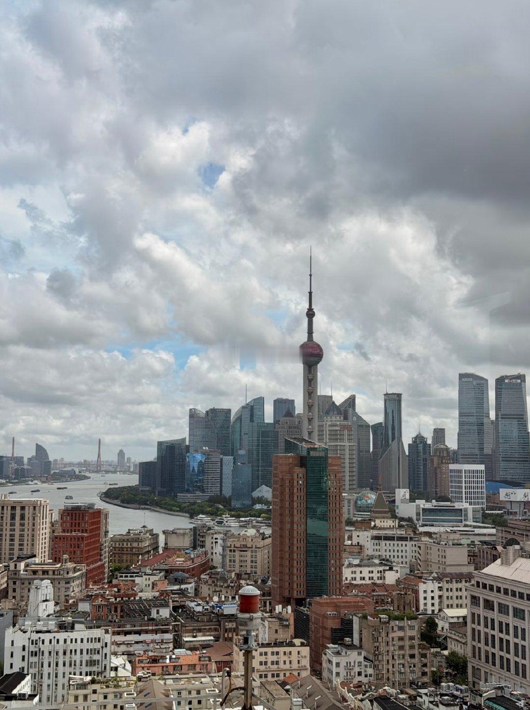 今天想聊聊一个很现实的话题：普通人来上海，最后大致会走向哪几种结局。#沪漂小猪#几乎每个沪漂刚来的时
