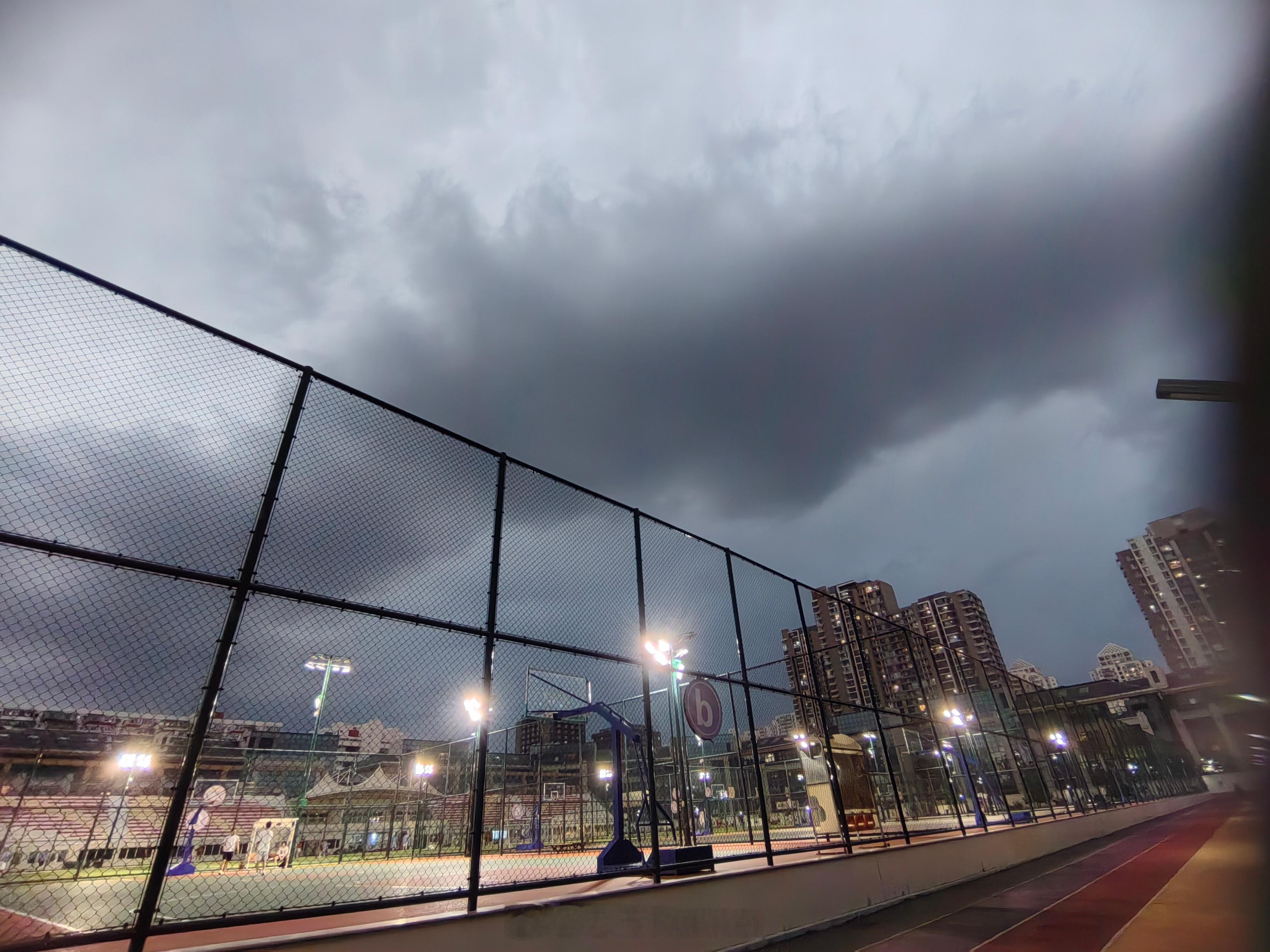 跑步数据控雷阵雨来了，跑了5公里草草收场即刻开跑想运动的心又脉动起来了北京·