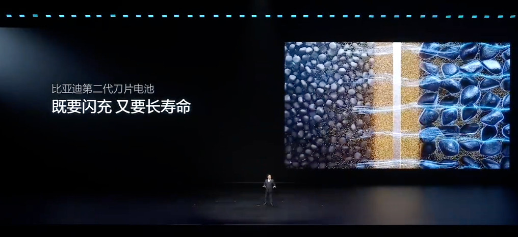 没想到，现在到处都在建闪充站，已经不止一次刷到建站的网络视频了。按这个节奏，王传