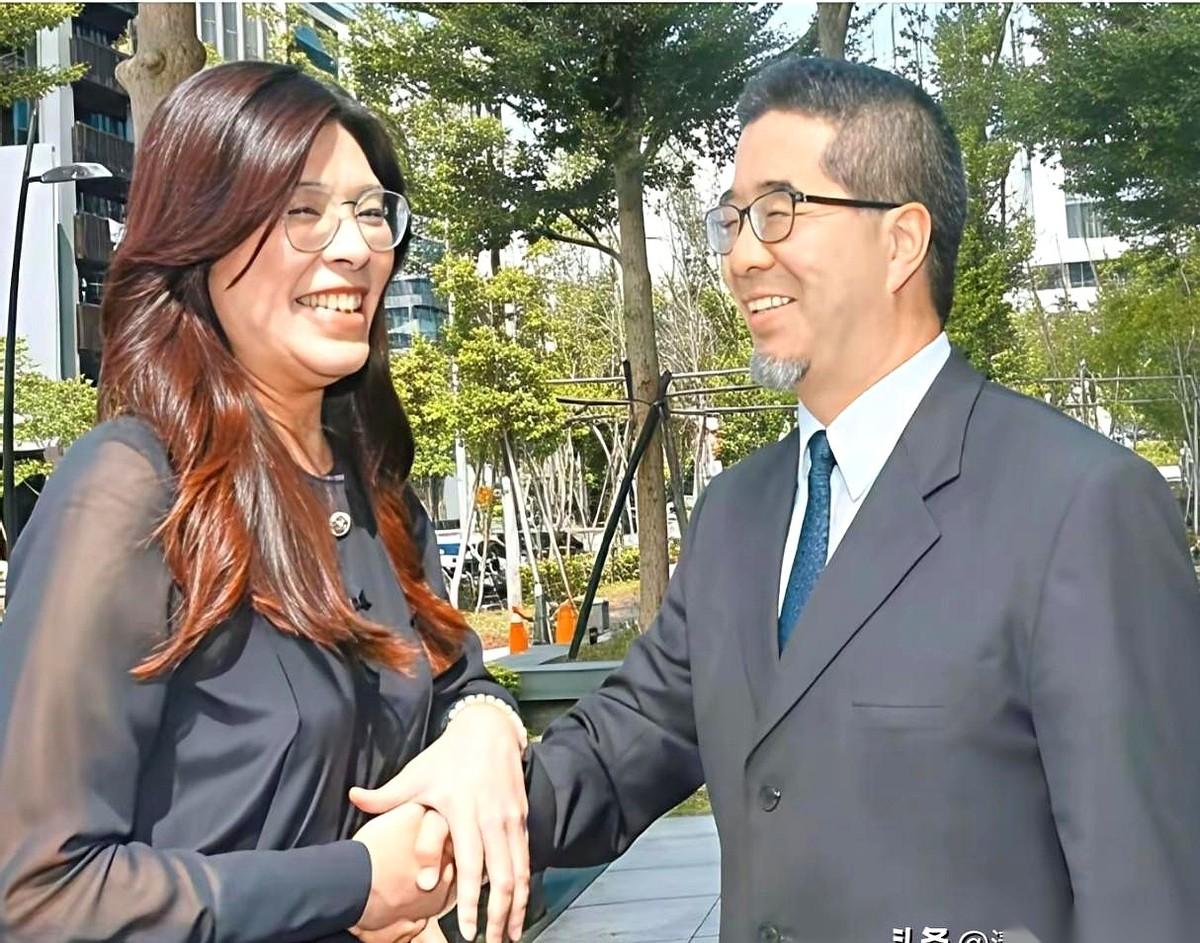 一个70多岁的老先生，马上要进去蹲三年半。据说，是替当年的老板顶的雷。老板呢