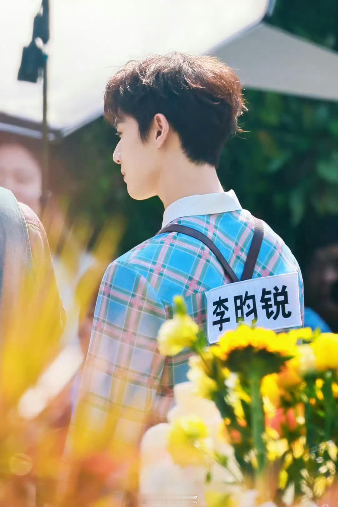 李昀锐又闯祸了李昀锐就这么小心翼翼的闯祸了动作越小心，后果越致命。前一秒还在认真