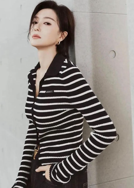 46岁秦岚最新写真，这腰也太细了！​​​