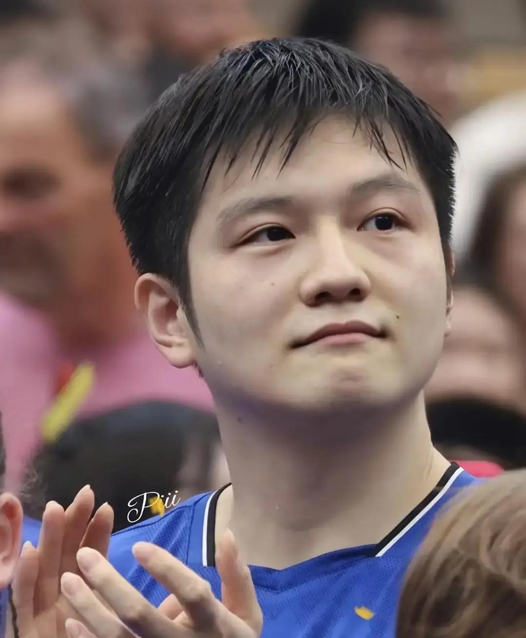 三个赛点，对面是世界第一的队伍。你大概率会输。但弗朗西斯卡用一板反手拧拉，