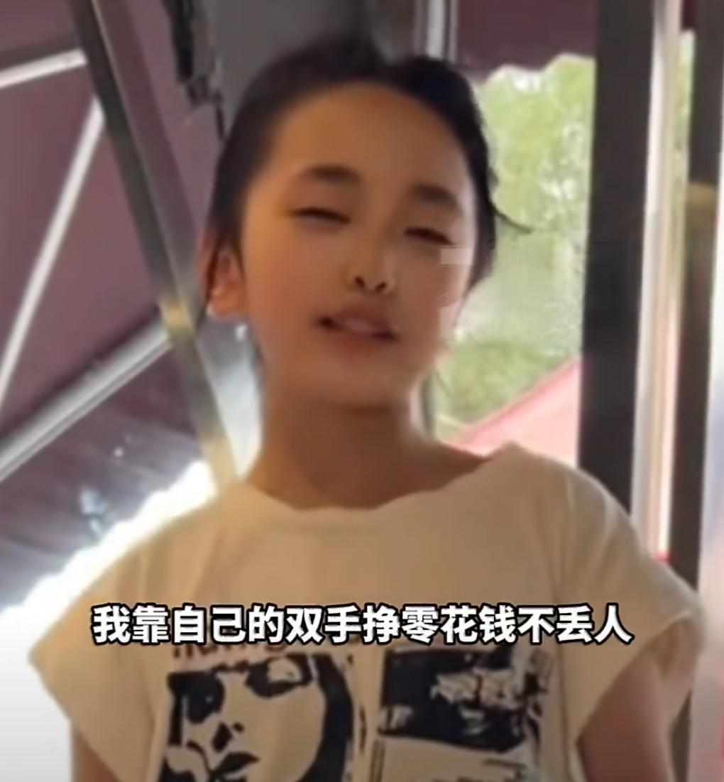 很多家长头疼孩子沉迷手机，管严了孩子逆反，管松了耽误学习。河南一位宝妈没有吼