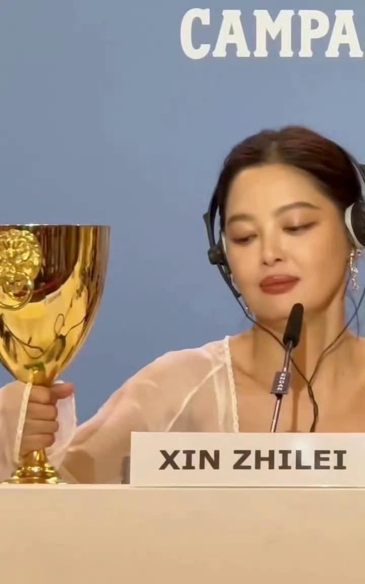姐得奖后就是这么傲娇…#姐赢了#