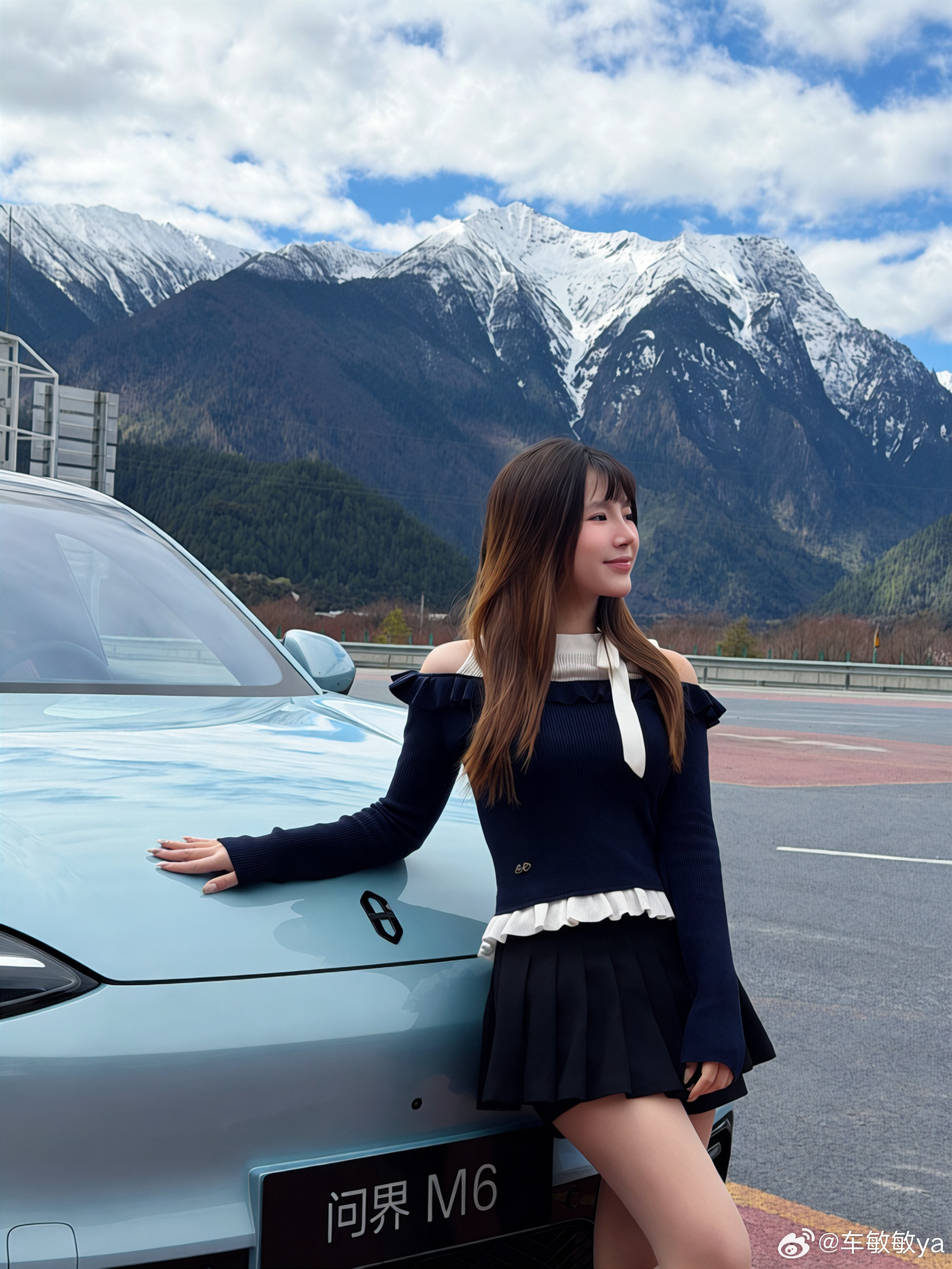 真的被问界M6的副驾墨水相册戳中～路上随手拍的风景和美照，能实时上传到副驾屏幕