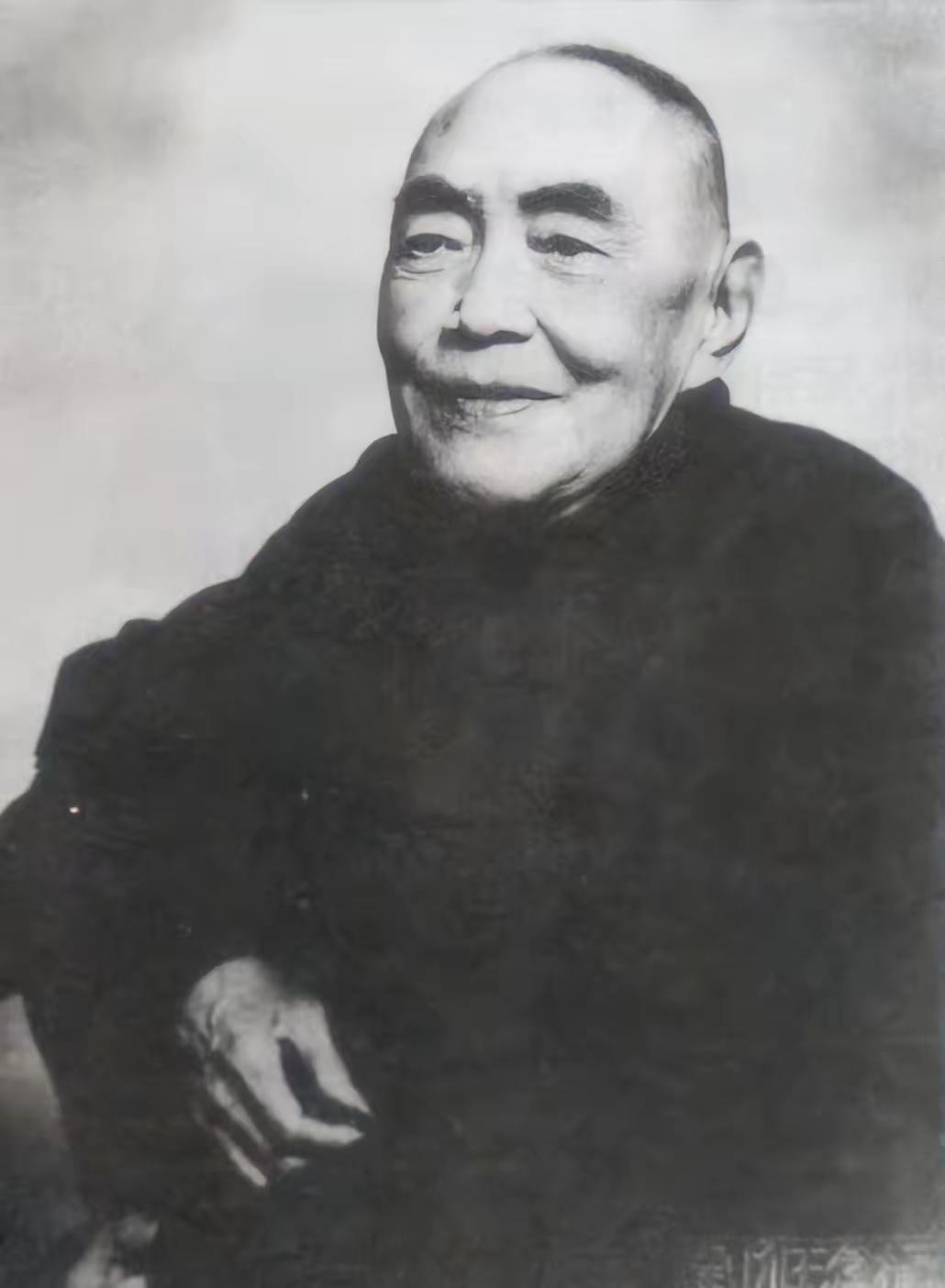 我查了一下这个庞莱臣，南京博物院这次算是踢到钢板了！因为他不仅是收藏大家，他