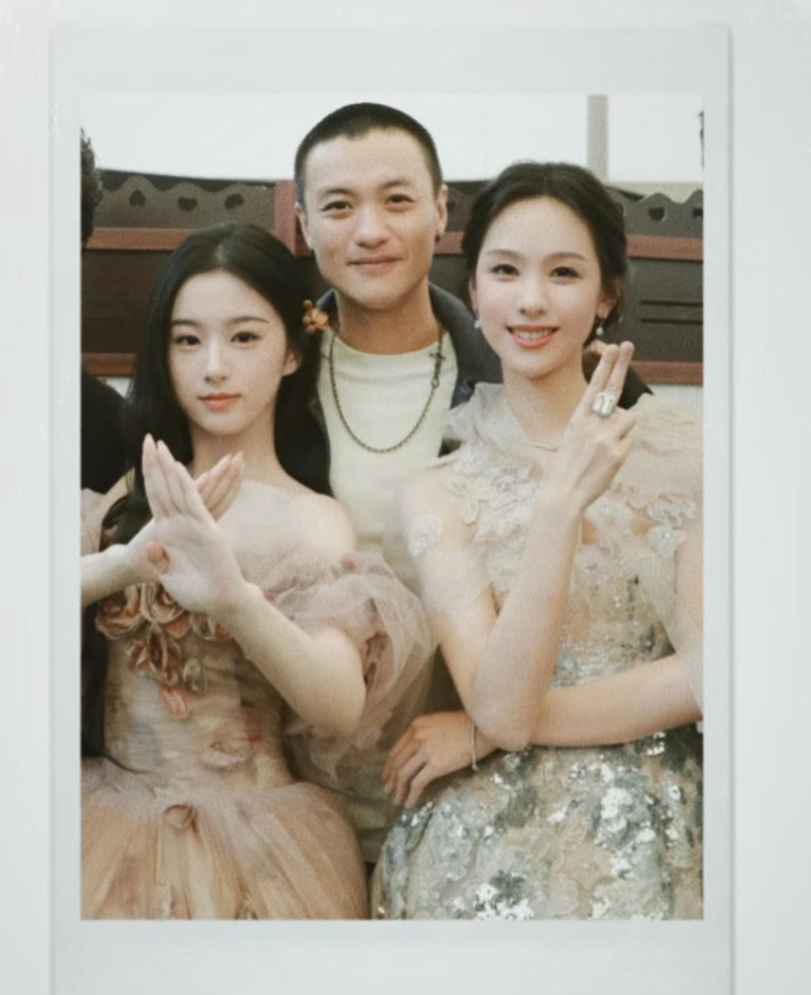 电视剧中的一家三口，都是我喜欢的演员，狠狠期待了！两个女宝都是很反差的