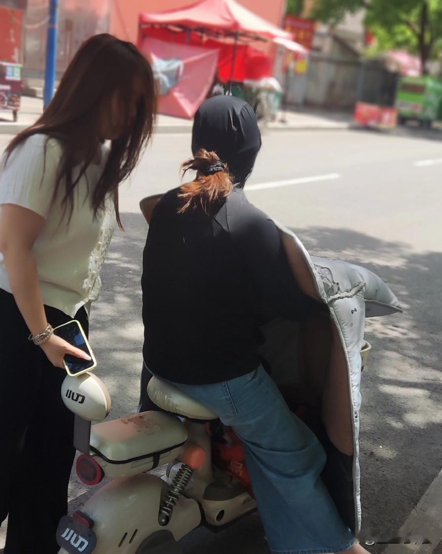 在去极端化的道路上，我们艰难的走了几十年，投入大量人力、物力、财力，新疆同胞们终