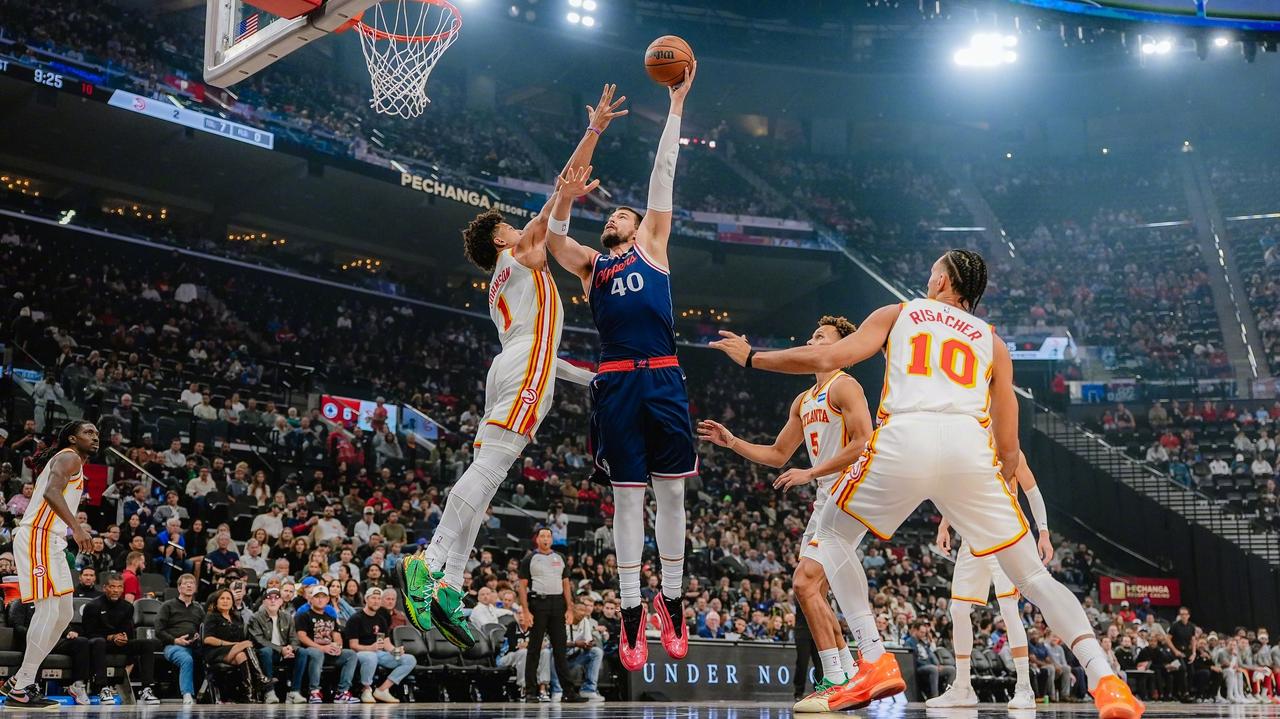 祖巴茨到底咋回事？怎么篮下终结能力对比上赛季下滑这么多？今天黄油手又犯了，几个