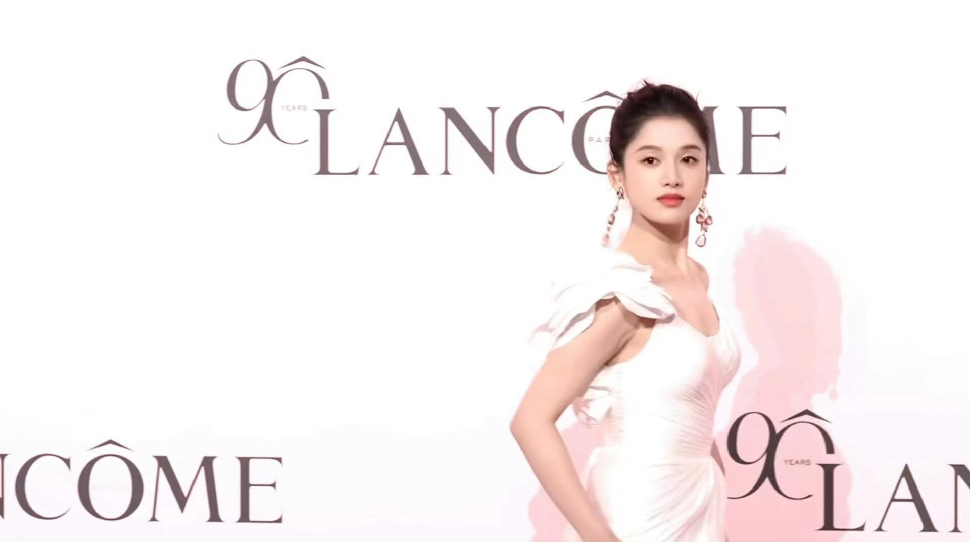 张婧仪就酱又美萌又端庄🥺🥰🥰​​​