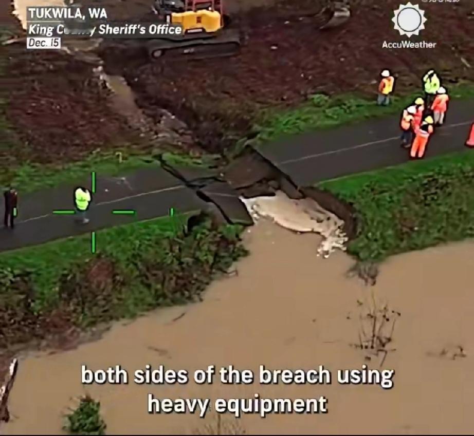 美西雅图郊区堤坝溃口，导致当局周一紧急疏散西雅图-塔科马国际机场附近居民。西