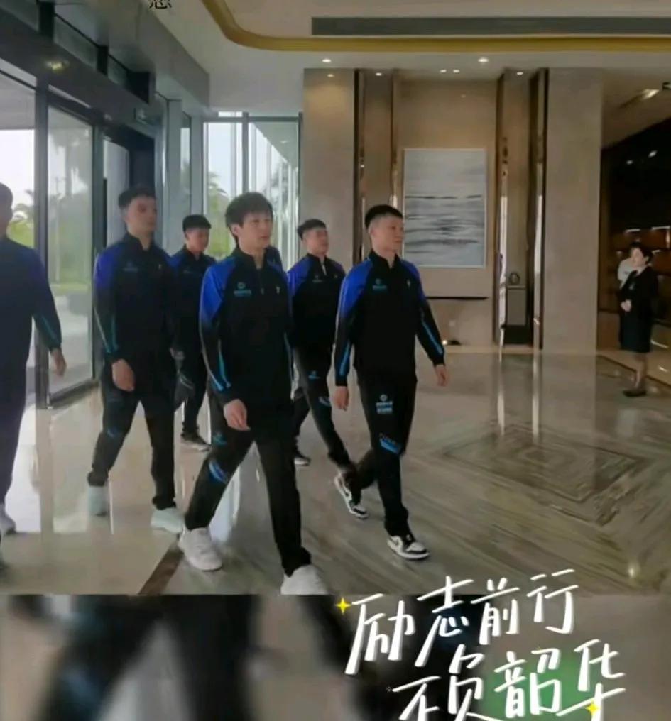 林高远已经到了厦门了。还以为汕头明润的队员们还没有出发去厦门，没想到刚刚看到林