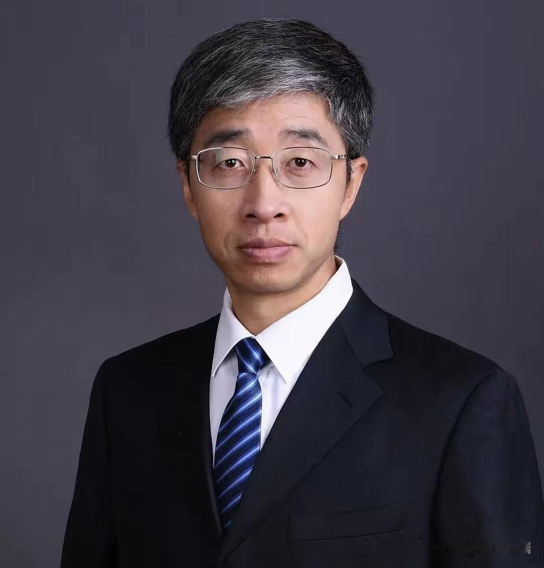 57岁北师大副教授陈志新，课程被教务系统停掉后，自己录制28小时网课免费分享，花