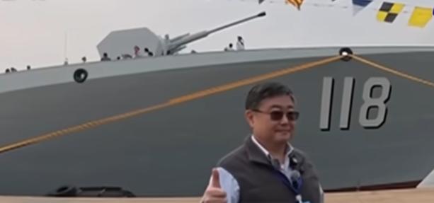 小舰长吕礼诗回到台湾后，上了中天的节目，他在参加4.23大陆海军节活动时，说了一