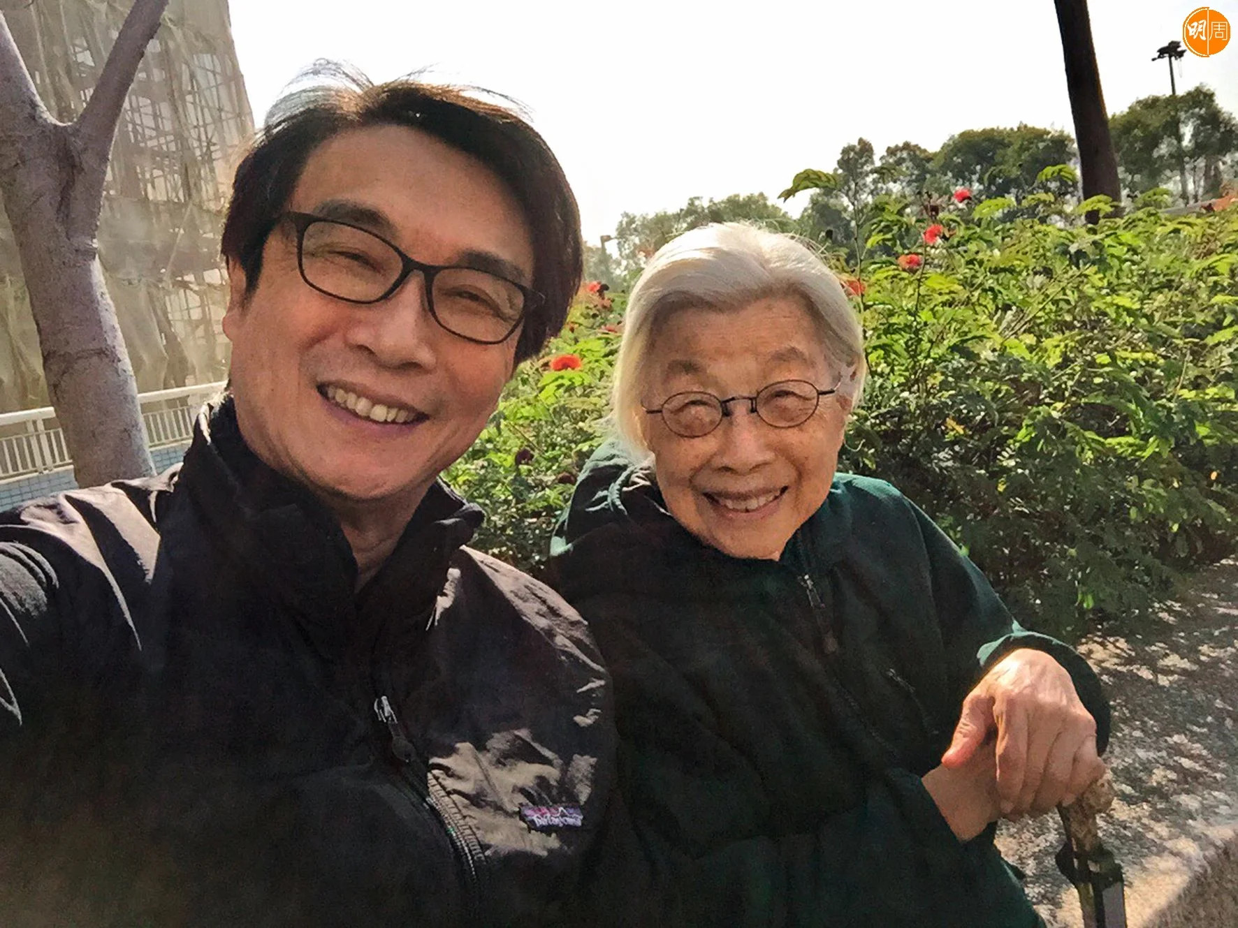 刘松仁和妈妈。