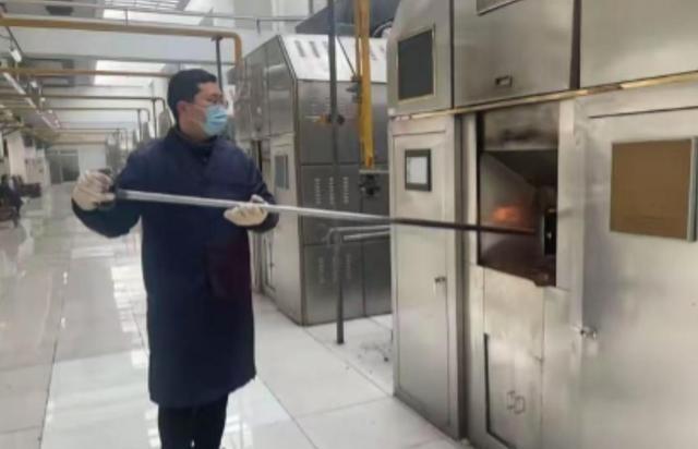 一位在火葬场奉献大半辈子的老者向我透露，多达90%之人并不知晓，遗体火化后，和大