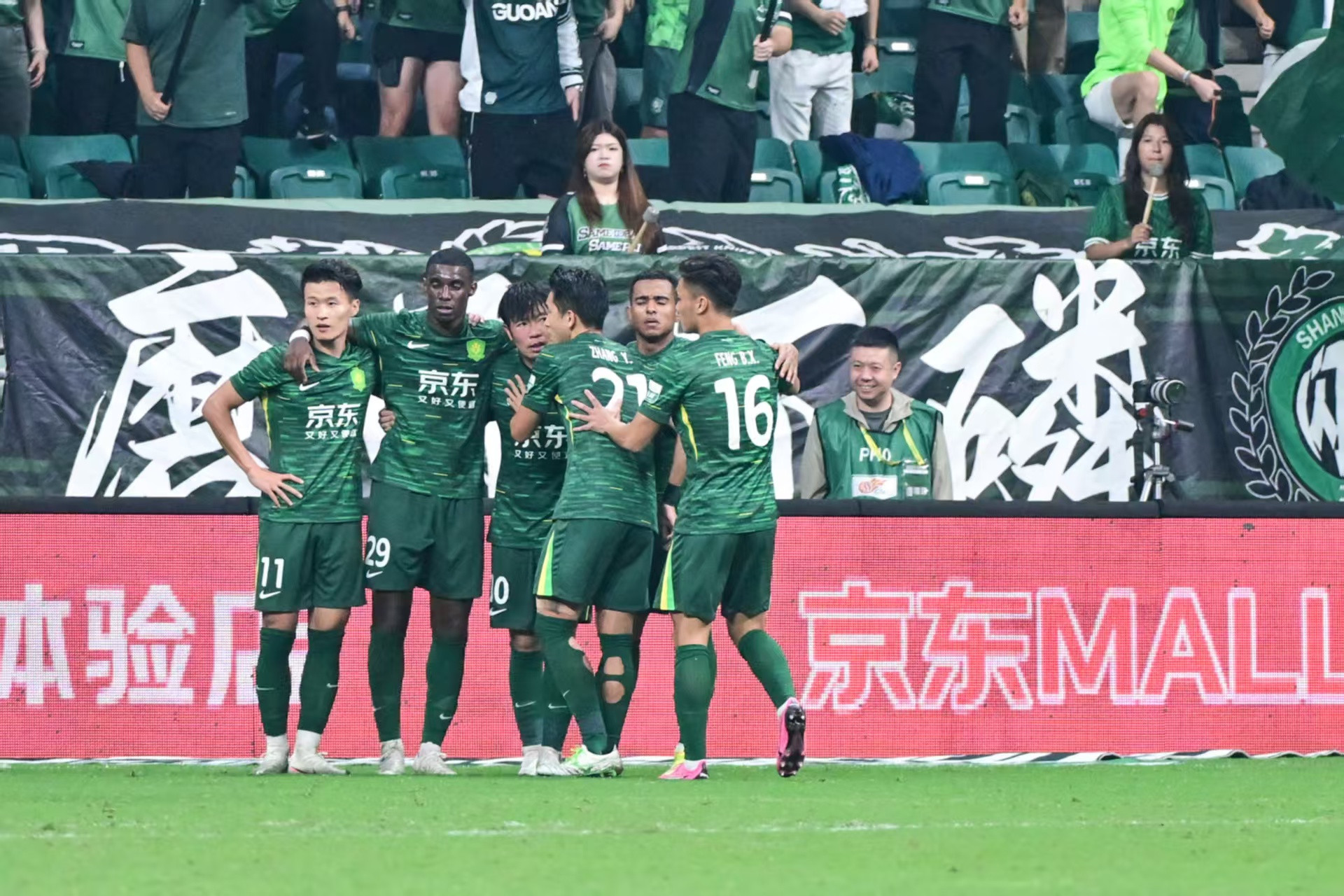 北京国安剑指胜利！11月6日晚，北京国安将坐镇主场迎战香港大埔，由于上月末国