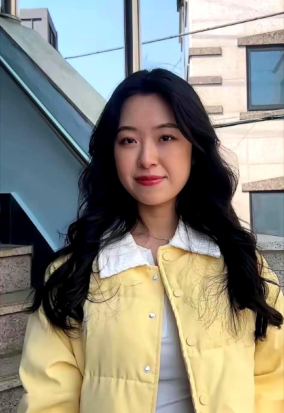 那个在外求学的年轻女孩，连回家的机票都没来得及兑现，人就这么永远留在了异乡。我