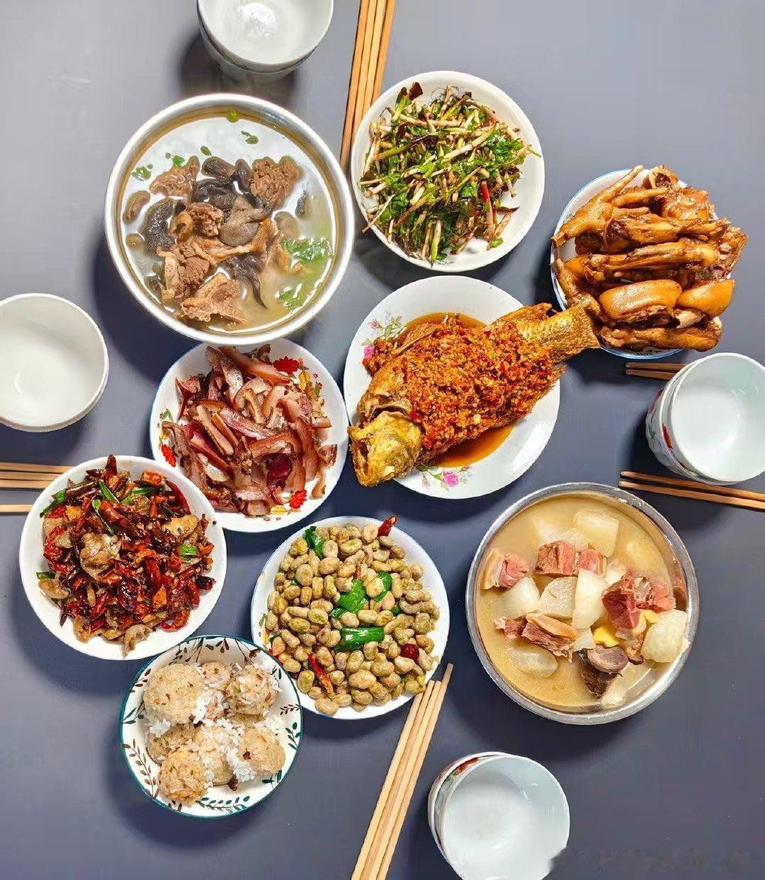 左航晒年夜饭左航的年夜饭哇哇哇！