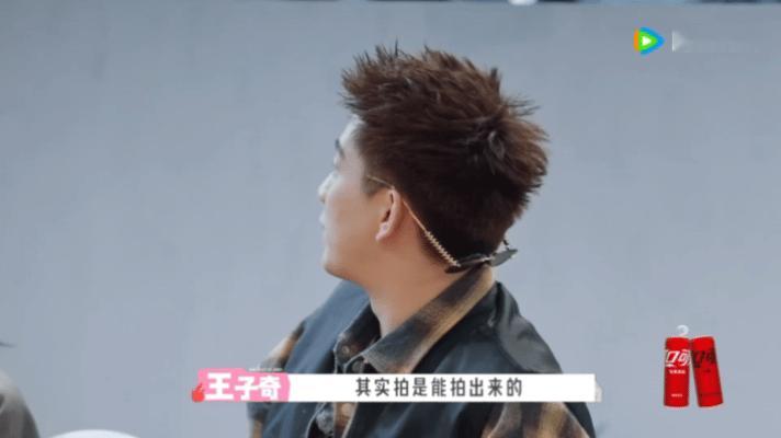 恩利对自己开发百分之百沉浸式被恩利的个人技震撼，从颈椎到肩胛骨再到腿部动作，衔