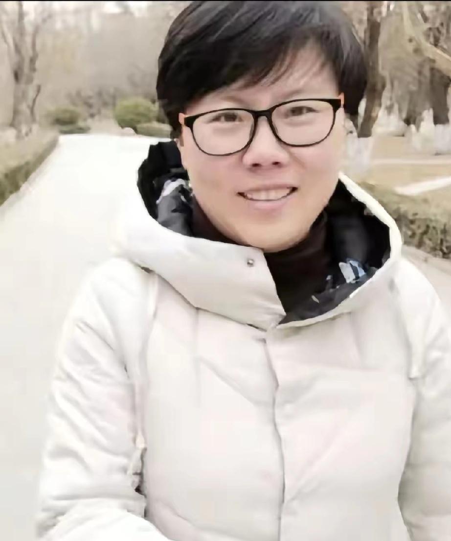 2026年4月19号晚，山东师范大学附属中学高中地理教师胡雪梅(图）突发心梗不幸