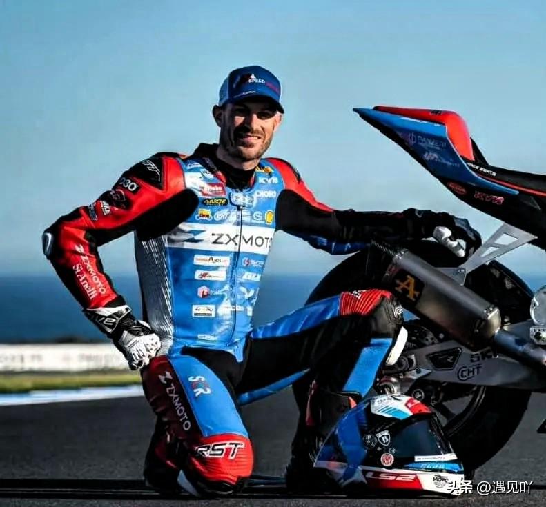 我觉得最讽刺的是，那个34岁的法国老哥估计到现在都懵着。之前在老家兜兜转转换