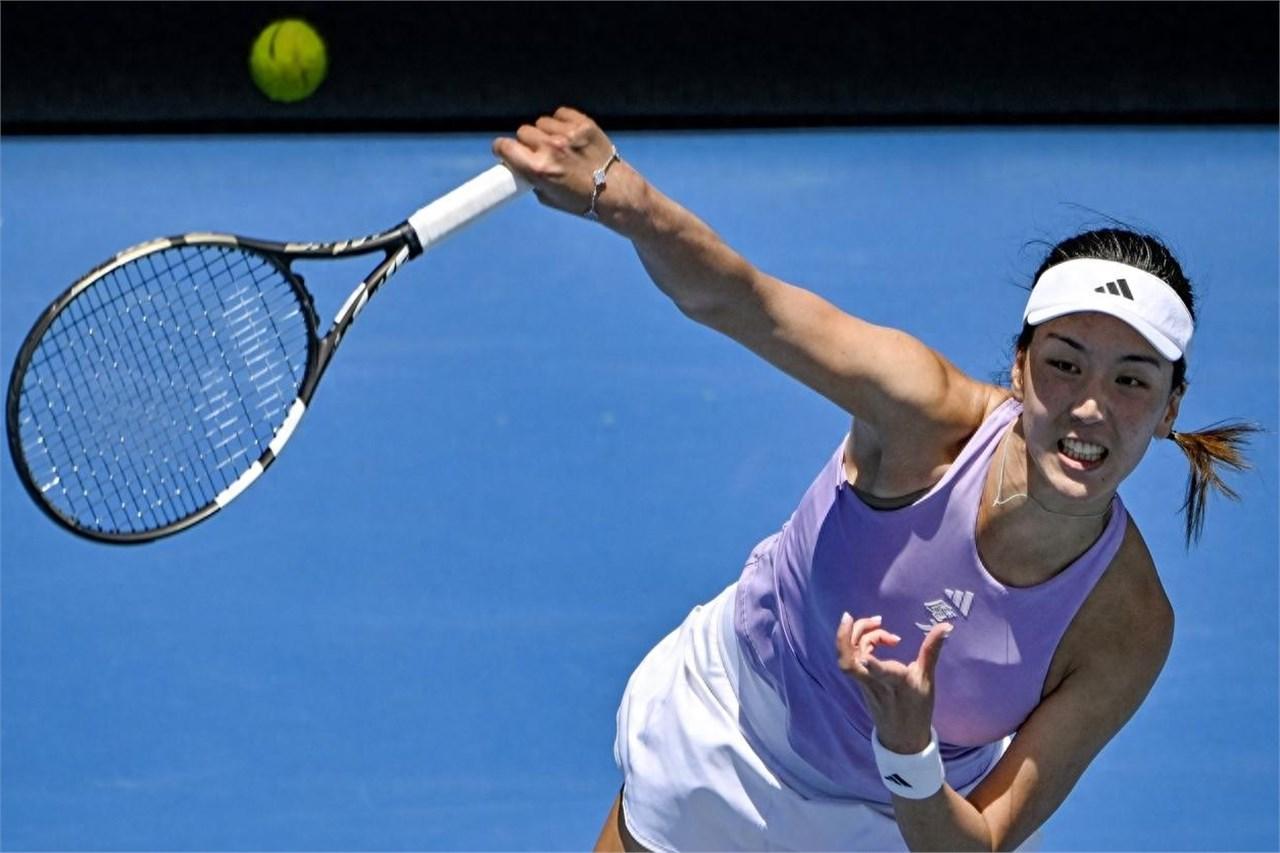 今天饭局，一位刚离职的HR总监喝多了说，看网球跟看职场裁员一样残酷。终于明白了，