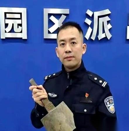 浙江湖州这对捡废品的老夫妻，做梦也没想到，他们从河边烂泥里扒拉出来的“生锈铁疙瘩