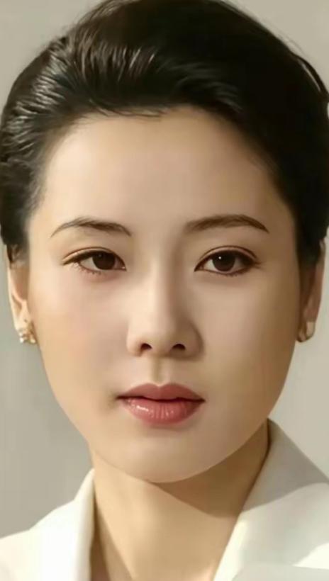 87版《红楼梦》，导演王扶林一眼就刷掉何赛飞，说她身上有股邪气，这导演的眼光，简