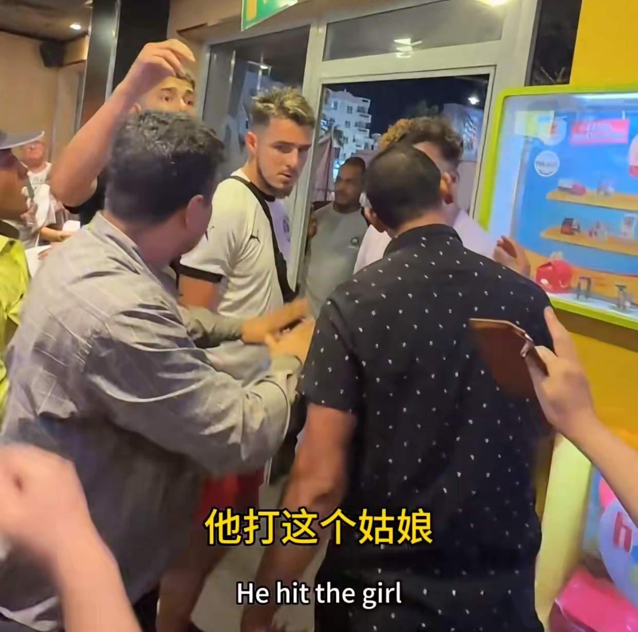 外国游客来中国，咱们笑脸相迎，怎么中国人一出去就得受别人的气？最近，一女子发